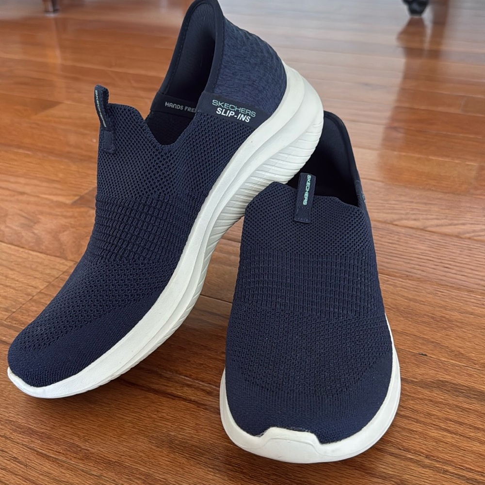 Skechers 9 Blue slip ons
